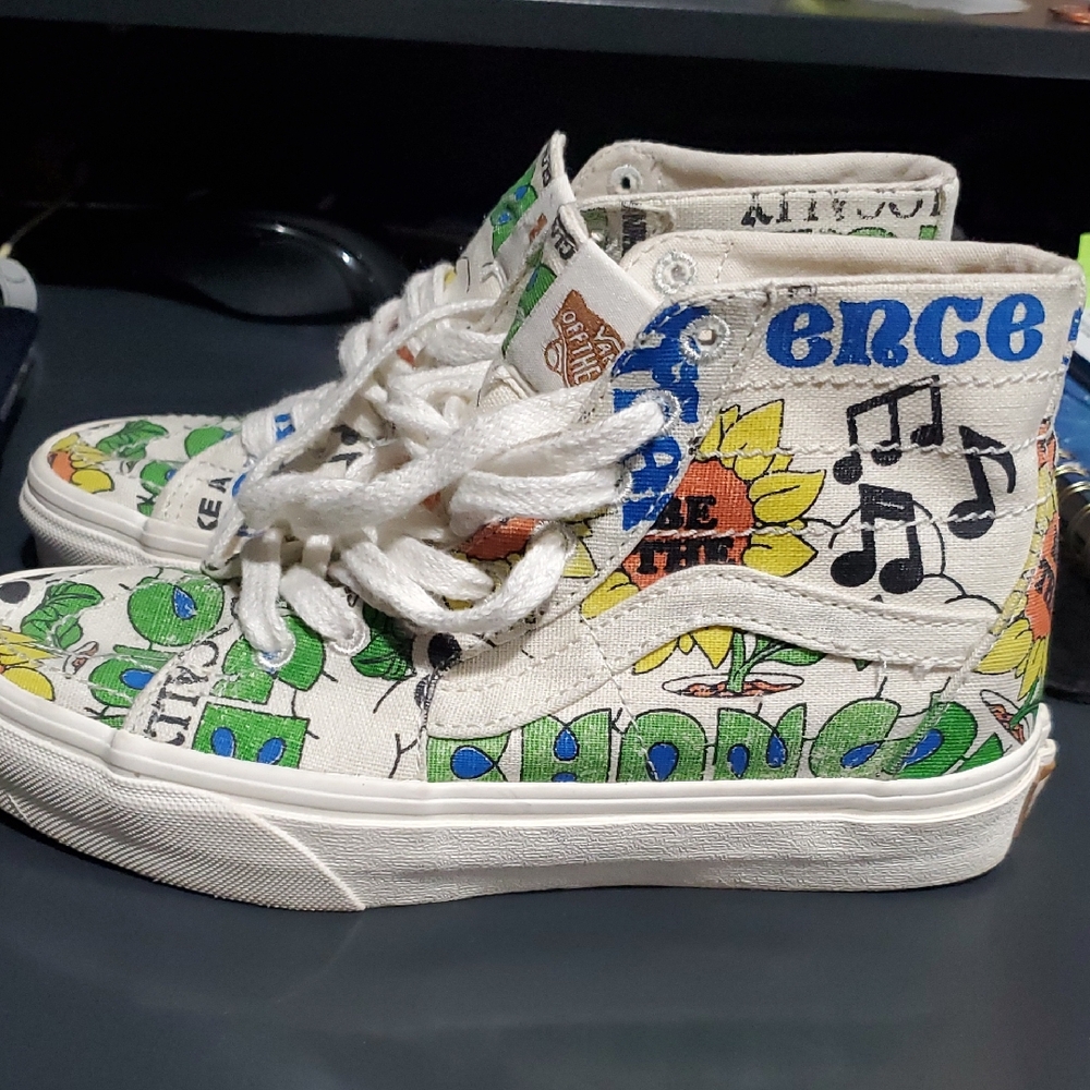 CuteVans Off The Wall